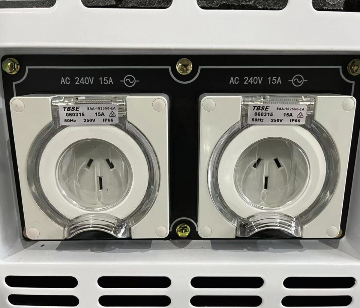 HYUNDAI 10KVA DIESEL GENERATOR 25L 2 WIRE REMOTE AIR-COOLED TANK DHY10000SE-LRS - Image 3